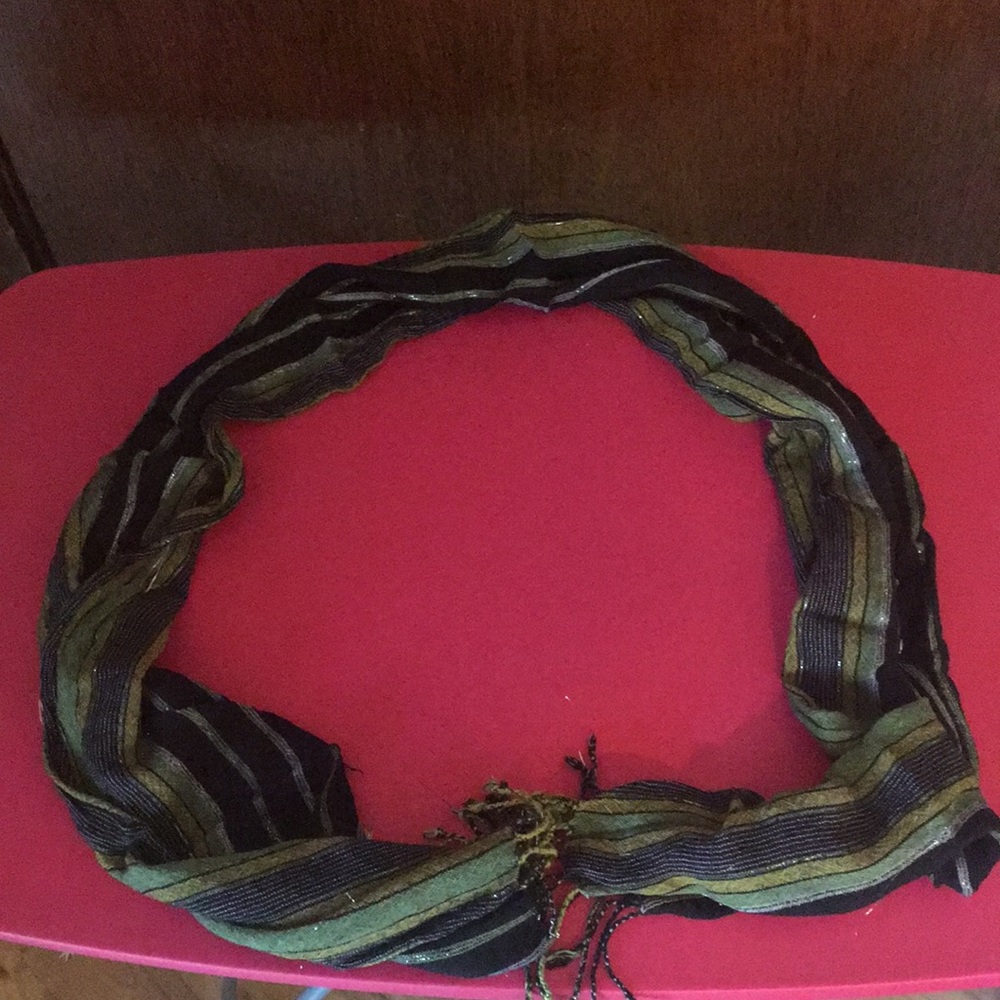 Women’s scarf.